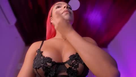 Snapshot of emmily_savage chatting on 03/27/26, 11:43 online show from 03/27/26, 11:43