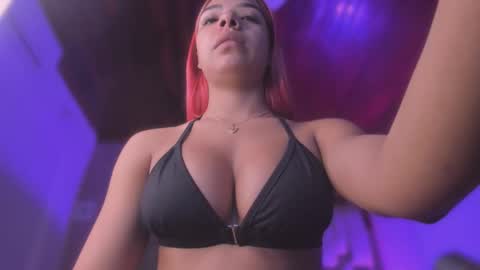 Snapshot of emmily_savage chatting on 03/30/26, 12:17 online show from 03/30/26, 12:17