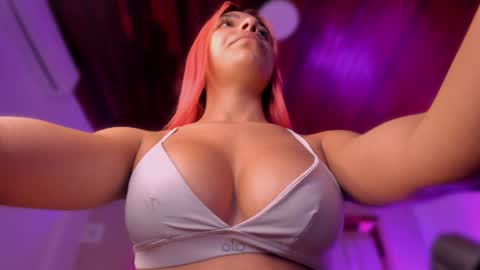 Snapshot of emmily_savage chatting on 04/07/26, 11:54 online show from 04/07/26, 11:54