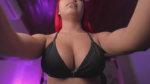 Snapshot of emmily_savage chatting on 04/15/26, 11:39 online show from 04/15/26, 11:39