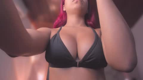 Snapshot of emmily_savage chatting on 05/14/26, 11:50 online show from 05/14/26, 11:50