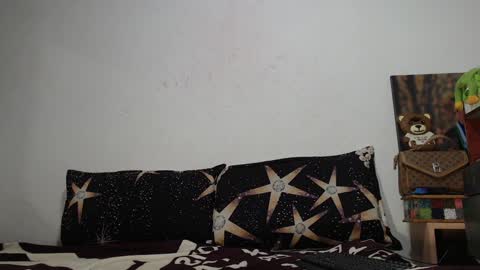 Snapshot of emmy___lee chatting on 12/19/24, 03:40 emmy___lee online show from 12/19/24, 03:40