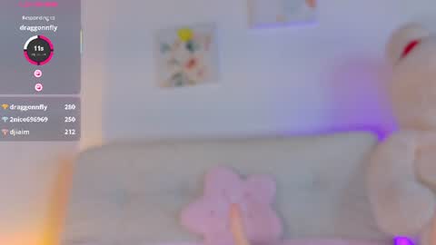Snapshot of emmy_candy_18 chatting on 06/25/26, 05:12 Emmy online show from 06/25/26, 05:12