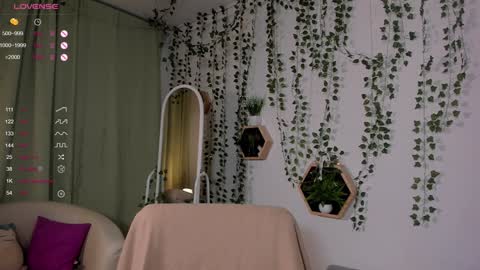 Snapshot of emmy_fearon chatting on 12/06/24, 05:22 Emmy Fearon online show from 12/06/24, 05:22