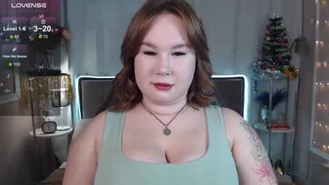 Snapshot of emmy_moonlight chatting on 12/05/24, 11:05 Emmy online show from 12/05/24, 11:05