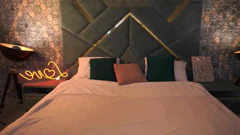 Snapshot of emmycharm chatting on 10/27/25, 06:50 E M M Y online show from 10/27/25, 06:50