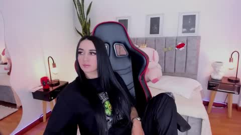 Emmy Evans  online show from 12/30/24, 07:21