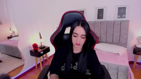 Emmy Evans  online show from 01/07/25, 07:17