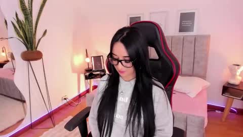 Emmy Evans  online show from 02/12/25, 08:18