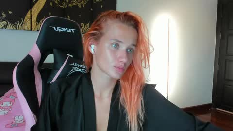 Snapshot of emmyfoxxofficial chatting on 04/03/26, 03:26 Emmylie online show from 04/03/26, 03:26