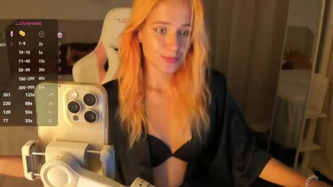 Snapshot of emmyfoxxofficial chatting on 04/26/26, 06:27 Emmylie online show from 04/26/26, 06:27
