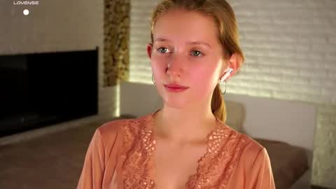 Snapshot of emmyleri chatting on 09/14/25, 01:32 Emmy online show from 09/14/25, 01:32