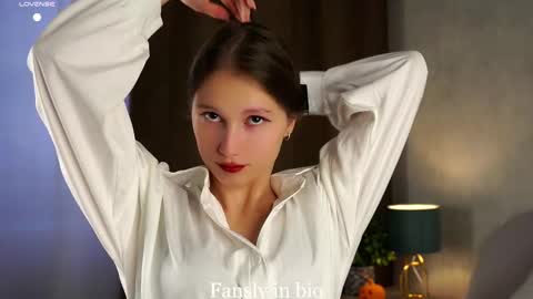 Snapshot of emmyleri chatting on 11/06/25, 01:17 Emmy online show from 11/06/25, 01:17