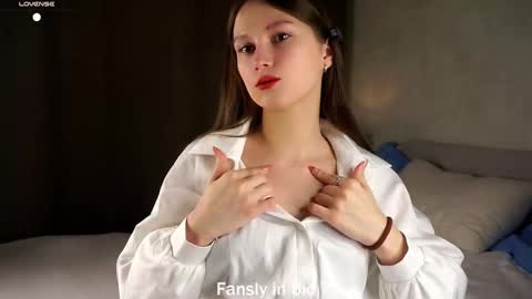 Snapshot of emmyleri chatting on 11/13/25, 01:15 Emmy online show from 11/13/25, 01:15