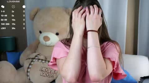 Snapshot of emmyleri chatting on 11/23/25, 01:16 Emmy online show from 11/23/25, 01:16