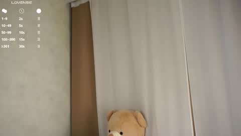 Snapshot of emmyleri chatting on 11/24/25, 01:05 Emmy online show from 11/24/25, 01:05