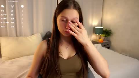 Snapshot of emmyleri chatting on 11/30/25, 01:09 Emmy online show from 11/30/25, 01:09