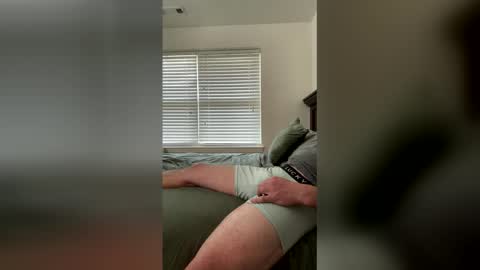 Snapshot of empathmuzak678784 chatting on 04/28/26, 06:35 empathmuzak678784 online show from 04/28/26, 06:35