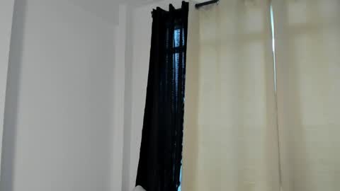Snapshot of emperatriiiz chatting on 04/21/26, 02:34 Emperatriz online show from 04/21/26, 02:34