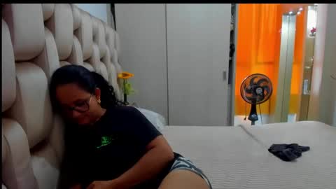Snapshot of emperatriztapia chatting on 12/15/24, 04:59 emperatriztapia online show from 12/15/24, 04:59