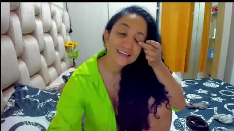 Snapshot of emperatriztapia chatting on 02/27/25, 12:32 emperatriztapia online show from 02/27/25, 12:32