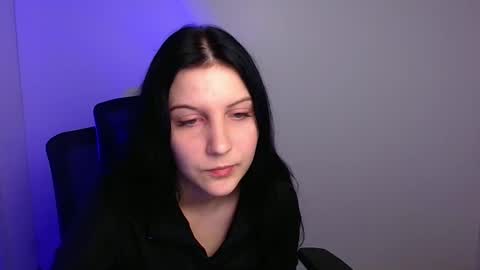 Snapshot of emxma chatting on 11/11/25, 01:55 Emma online show from 11/11/25, 01:55