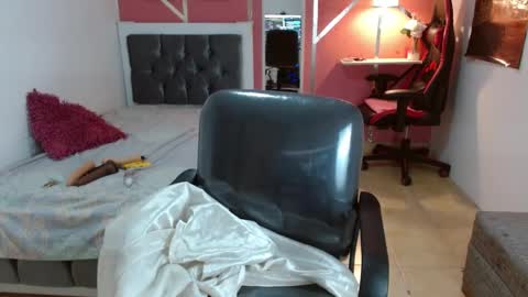 Emy online show from 02/01/25, 09:19