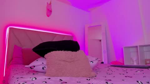 Emy online show from 11/12/25, 04:02