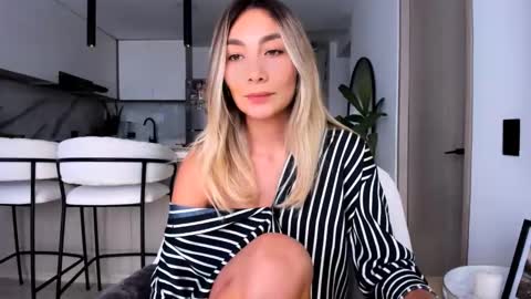 emyconneer online show from 02/22/25, 09:15