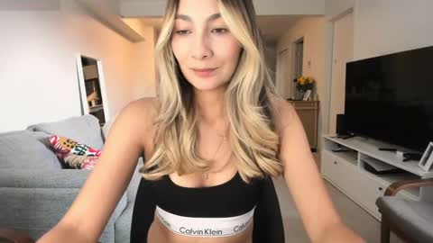 emyconneer online show from 09/25/25, 08:45