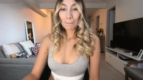 emyconneer online show from 09/26/25, 07:40