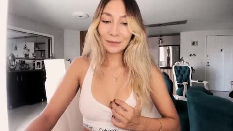 emyconneer online show from 11/11/25, 05:57