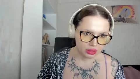 emydeliro online show from 04/17/26, 05:49