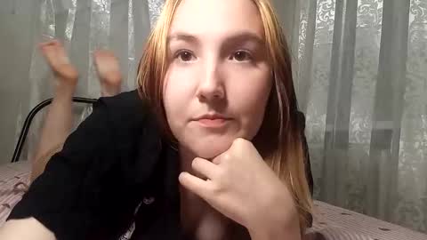 Snapshot of emyjess chatting on 04/19/26, 06:10 Emy online show from 04/19/26, 06:10