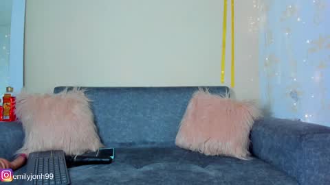 Snapshot of emylyjonhs chatting on 01/17/25, 01:36 EMYLY online show from 01/17/25, 01:36