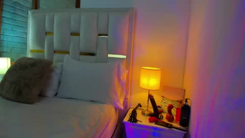 Snapshot of emylyjonhs chatting on 01/19/25, 04:46 EMYLY online show from 01/19/25, 04:46