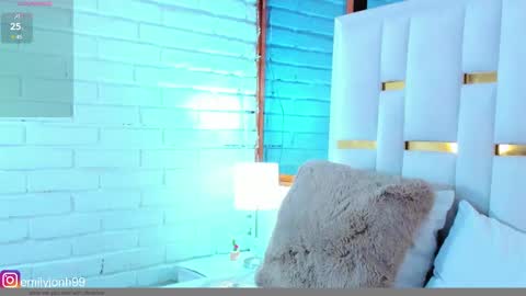 Snapshot of emylyjonhs chatting on 01/21/25, 03:26 EMYLY online show from 01/21/25, 03:26