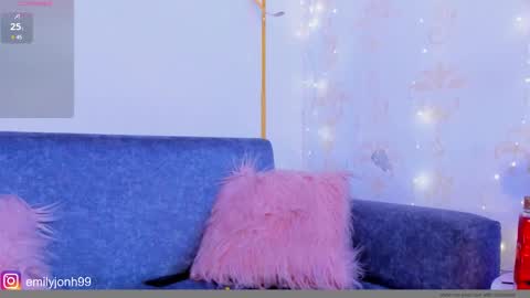 Snapshot of emylyjonhs chatting on 01/24/25, 02:18 EMYLY online show from 01/24/25, 02:18