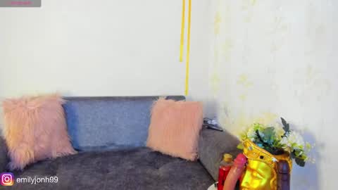 Snapshot of emylyjonhs chatting on 01/26/25, 06:37 EMYLY online show from 01/26/25, 06:37