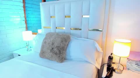 Snapshot of emylyjonhs chatting on 01/27/25, 10:27 EMYLY online show from 01/27/25, 10:27