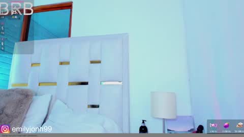 Snapshot of emylyjonhs chatting on 01/29/25, 03:01 EMYLY online show from 01/29/25, 03:01