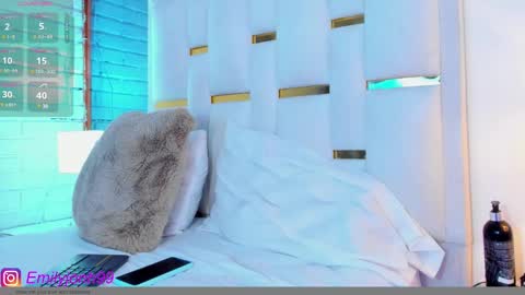 Snapshot of emylyjonhs chatting on 01/29/25, 08:25 EMYLY online show from 01/29/25, 08:25