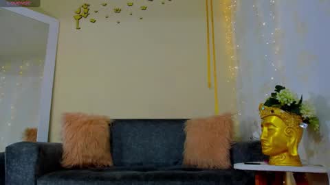 Snapshot of emylyjonhs chatting on 02/02/25, 07:04 EMYLY online show from 02/02/25, 07:04