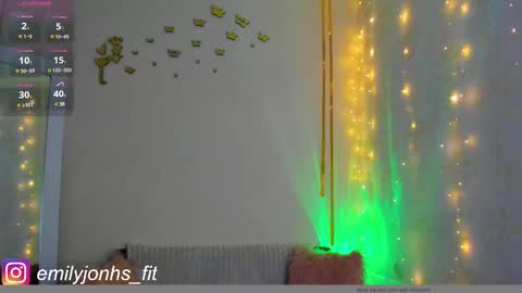 Snapshot of emylyjonhs chatting on 02/04/25, 08:59 EMYLY online show from 02/04/25, 08:59