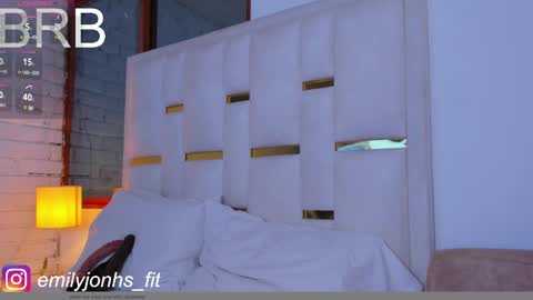 Snapshot of emylyjonhs chatting on 02/06/25, 02:22 EMYLY online show from 02/06/25, 02:22