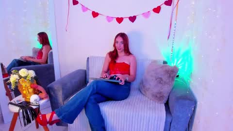 Snapshot of emylyjonhs chatting on 02/12/25, 10:48 EMYLY online show from 02/12/25, 10:48