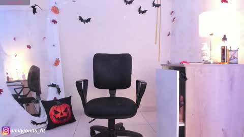 Snapshot of emylyjonhs chatting on 10/30/25, 08:53 EMYLY online show from 10/30/25, 08:53