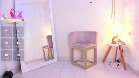 Snapshot of emylyjonhs chatting on 11/18/25, 08:24 EMYLY online show from 11/18/25, 08:24