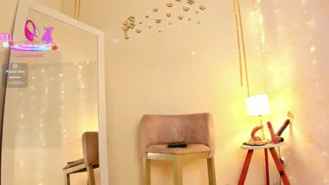 Snapshot of emylyjonhs chatting on 11/19/25, 11:27 EMYLY online show from 11/19/25, 11:27