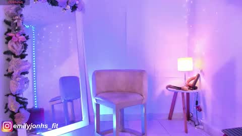 Snapshot of emylyjonhs chatting on 11/29/25, 11:19 EMYLY online show from 11/29/25, 11:19